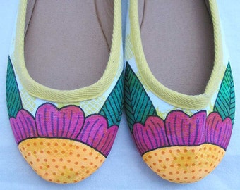 Tropical flower Shoes, hand painted shoes, handpainted pineapple shoes, au 9 EU 40 US 9, upcycled shoes, art to wear shoes, wearable art