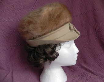 Beautiful Vintage or 1960's Wool Felt and Blonde Mink Fur Cloche Hat