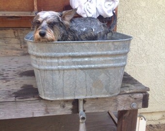 Galvanized Washtub with Spout, Vintage Wash Tub, Large Vintage Tub, Galvanized Bucket, Rustic Decor, Farmhouse Decor, Industrial Decor