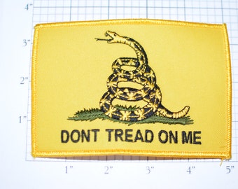 Don't Tread on Me - Snake - Yellow Background - Iron-On Patch - Gorgeous Intricate Detail - oz2