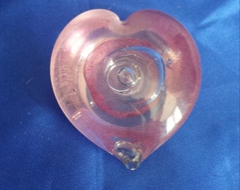 Glass heart paperweight pink swirl .