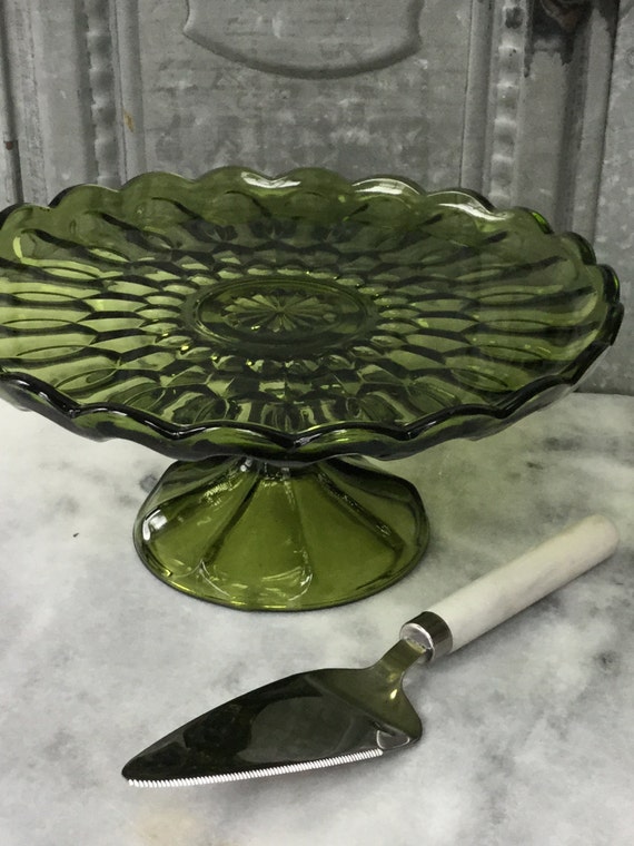 Green Glass Cake Stand / Vintage Avocado Green Glass Cake