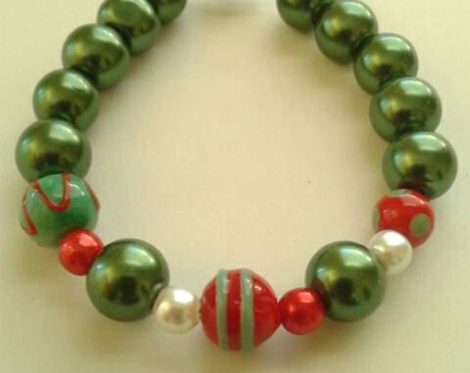 Green Beaded Bracelet, Glass Bead Bracelet, Statement Piece, Gift For Her, Gift For Girls, Red and White, Christmas Bracelet,Fun Jewelry,Hot