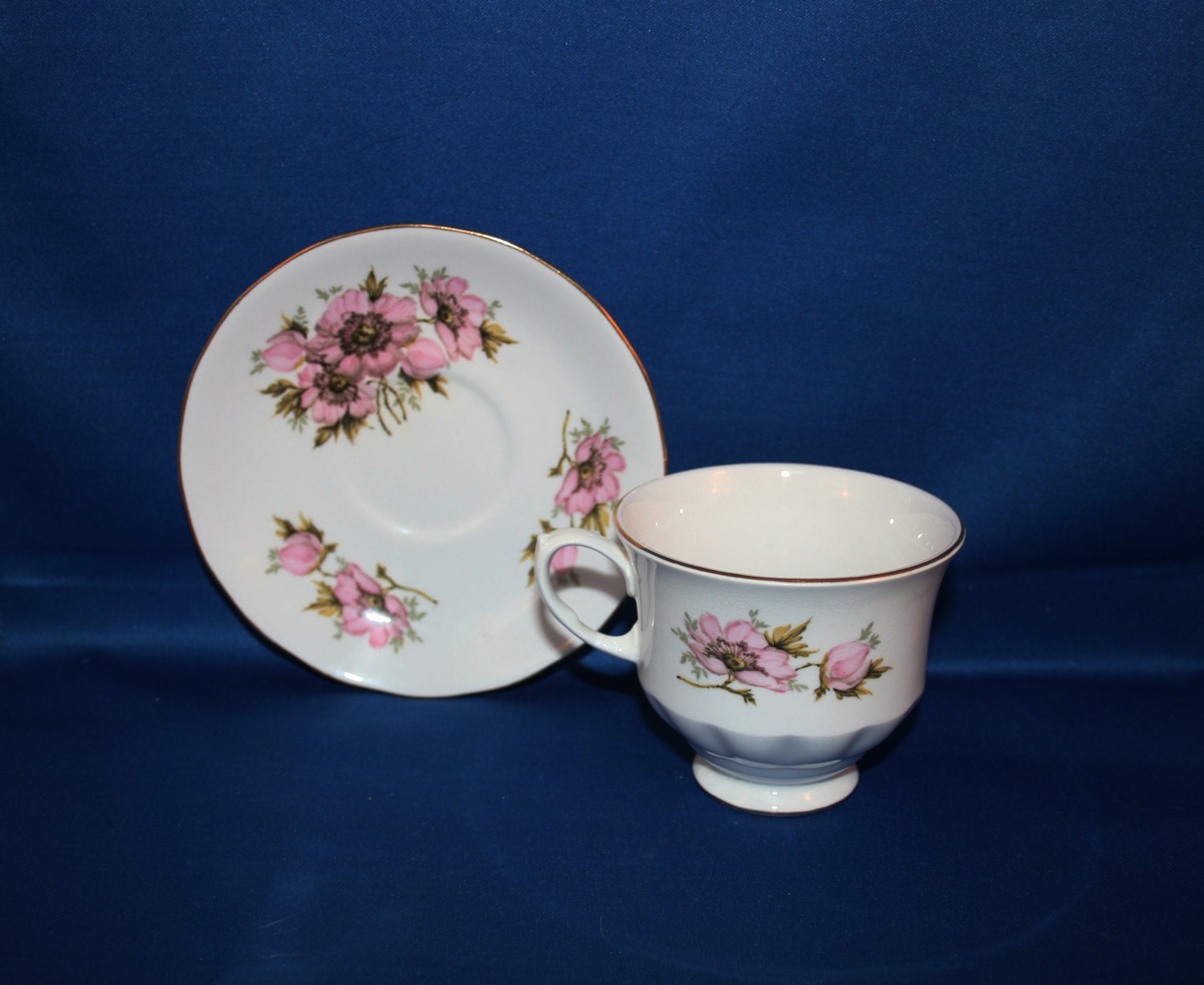 vintage-queen-anne-bone-china-tea-cup-and-saucer-pattern-8470-ridgway