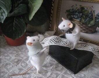 Felted mouse, mice,needle felted mouse, felt animal,felted wool mouse, needle felted ornament decorative toy. Price is for one. OU4