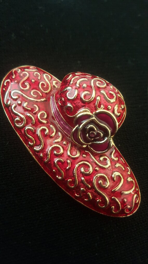 Vintage Red Hat Enamel Pin/Brooch Gold Tone Swirl Gold Tone