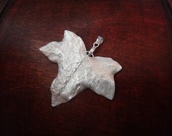 Pendant ivy leaf half fantasy