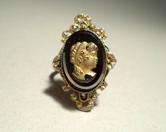 Vintage faux-Victorian Cameo Ring c.1960s, great for cosplay, Victoriana, Steampunk