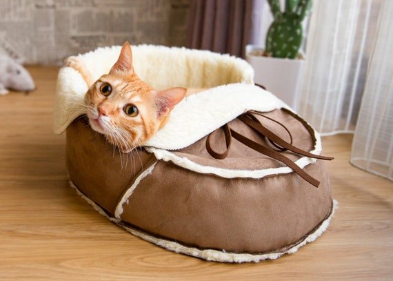 Moccasin Shaped Cozy Cat Bed