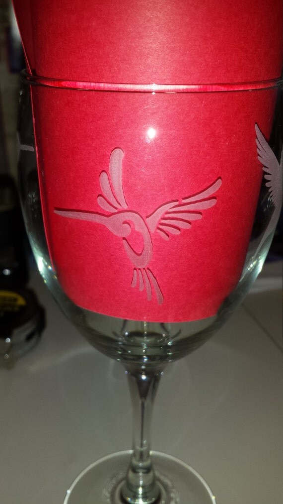 Custom Etched Wine Glass With Hummingbird