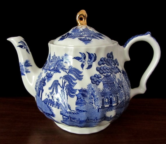 Sadler Blue Willow Porcelain Teapot. Made In England