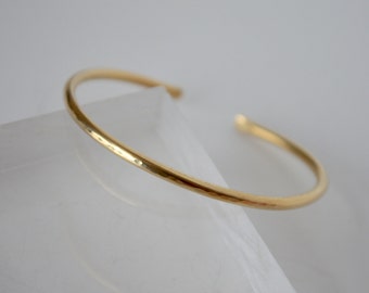Gold Bangle, Brass Bangle, Simple Cuff, Single Bangle, Golden Bracelet, Hammered Cuff, Minimal Jewelry, Stacking Cuff, Layering Cuff, Brass