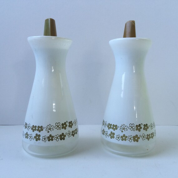 Pyrex Spring Blossom Salt and Pepper Shakers Green Floral