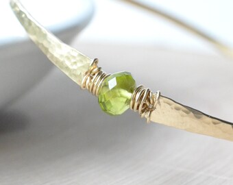 Peridot Bracelet Gold Hammered Bangle Bracelet August Birthstone Stacking Bangle Gold Filled Granny Smith Green Apple Citron Chartreuse