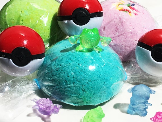 WOW POKEMON POKEBALL Surprise Bath Bomb Toys Inside Pokemon