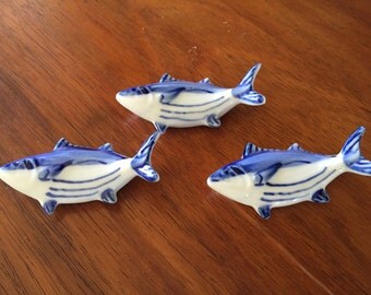 Set of 3 Blue and white porcelain fish hashi chopstick holder