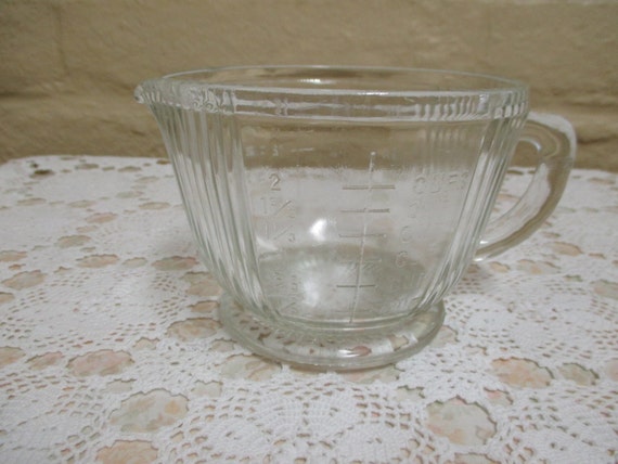 Vintage 2 Cup Textured Glass Measuring Cup 0231