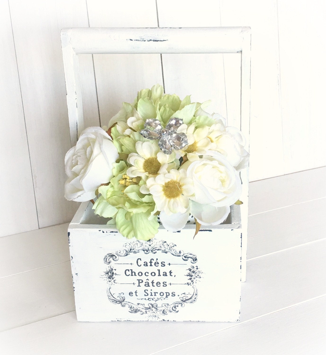 White Wood Caddy / Shabby Chic Caddy / Wood by PiccadillyCottage