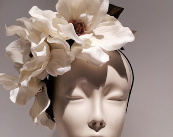 Ivory Fascinator- Magnolia Headband- Magnolia Headpiece- Cocktail Hat- Derby Fascinator- Flower headdress- Bridal Hair - Diner en Blanc- Hat