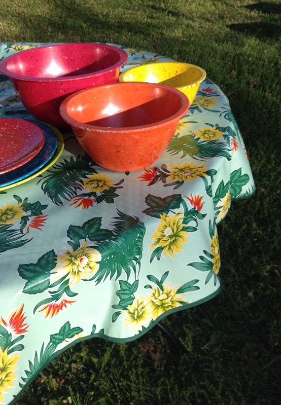 60 Oil Cloth Tablecloth Round GREEN by notyourmamaskitchen on Etsy