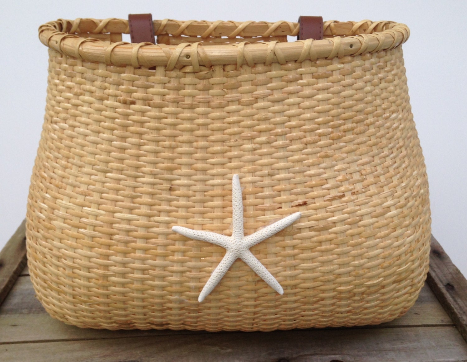 Nantucket style lightship bicycle basket by ilPiccoloGiardino
