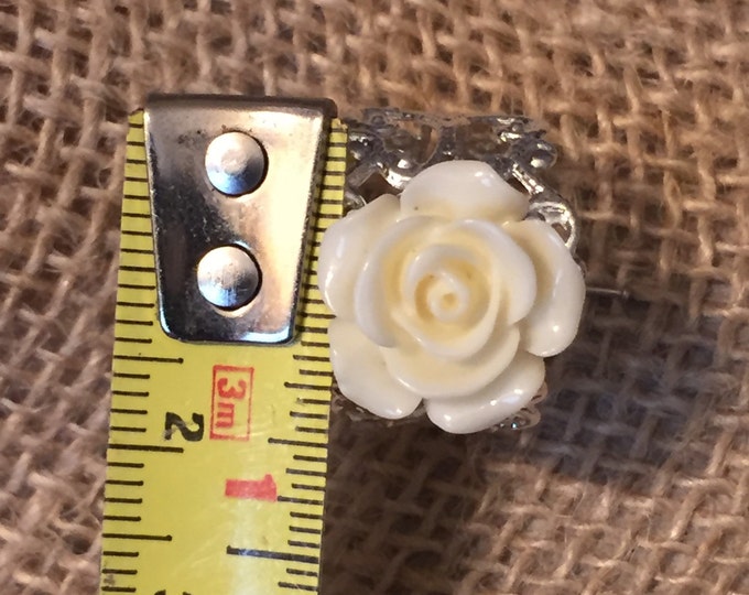 White flower ring