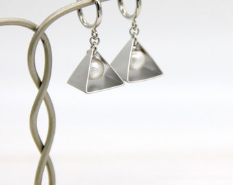 Clip On Hoop Earrings, Triangle Earrings, Cotton Pearl Earrings, Pyramid Earrings, Pearl Jewelry, Non Pierced Earrings, Chic Modern Minimal
