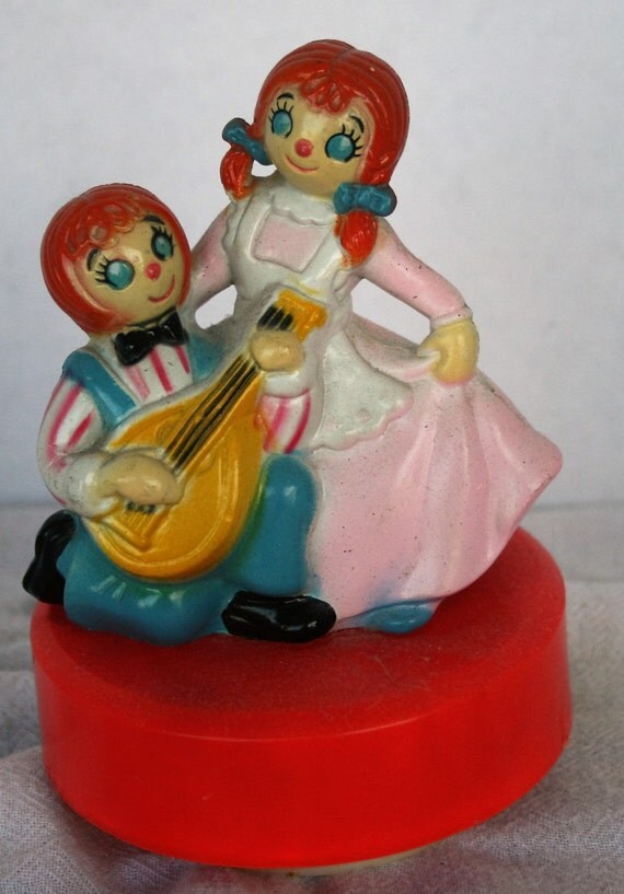 Vintage Raggedy Ann and Andy Music box