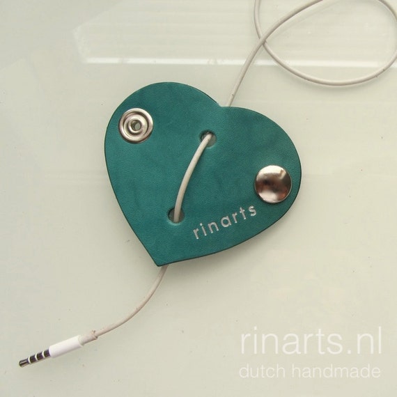 Earbuds cable holder / earphone cord keeper / by RinartsAtelier