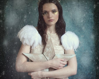 White feather shoulder epaulette, feather wings, feather shoulder pieces