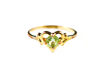 Vintage Seta Ring With Green Stone Vintage Seta Ring With Green Stone