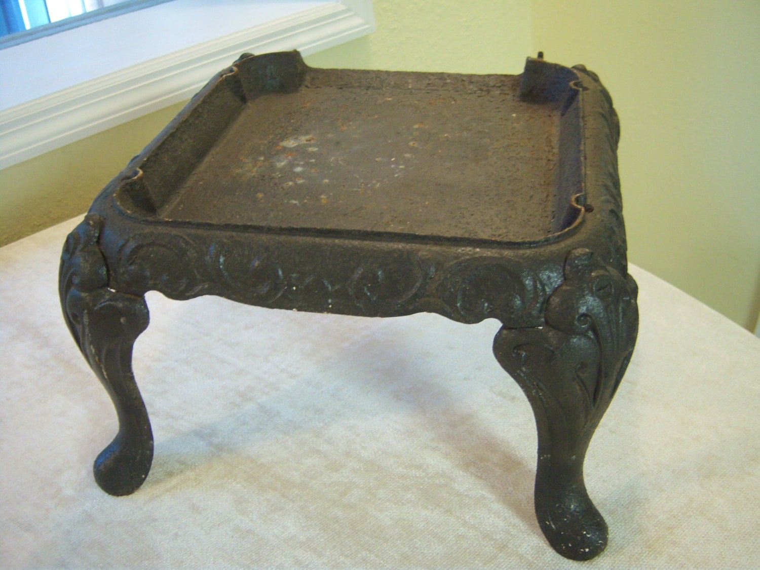 Antique cast iron stove base/Wood stove base/Ornate cast iron