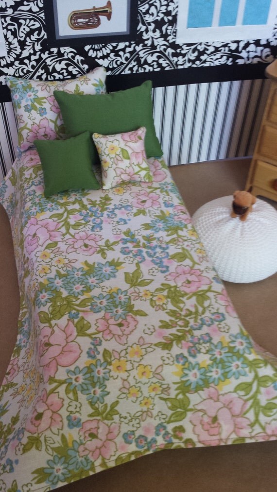 REDUCED Sweet Vintage Bedding Set Reminiscent of the 1960s