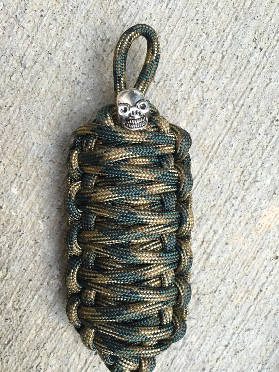 Paracord backpack tag w/ skull bead