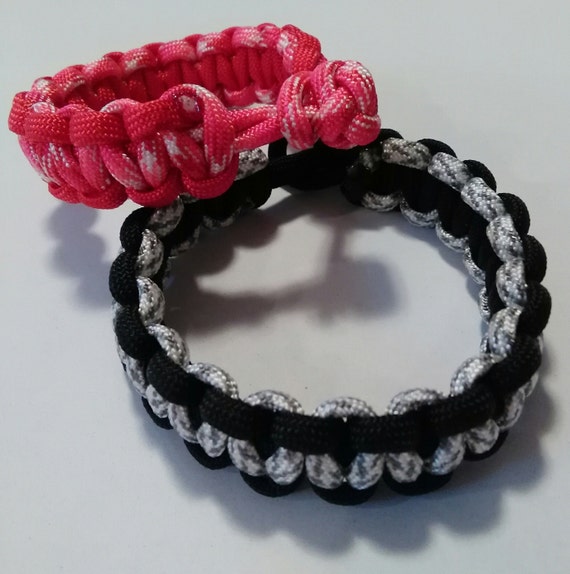 Paracord Bracelet w/ Knot and Loop Closure