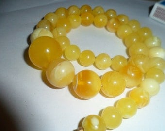 Round natural Baltic amber necklace