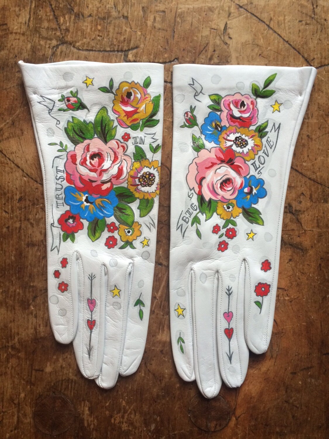 SALE Hand painted gloves women's size 6.5 white Italian