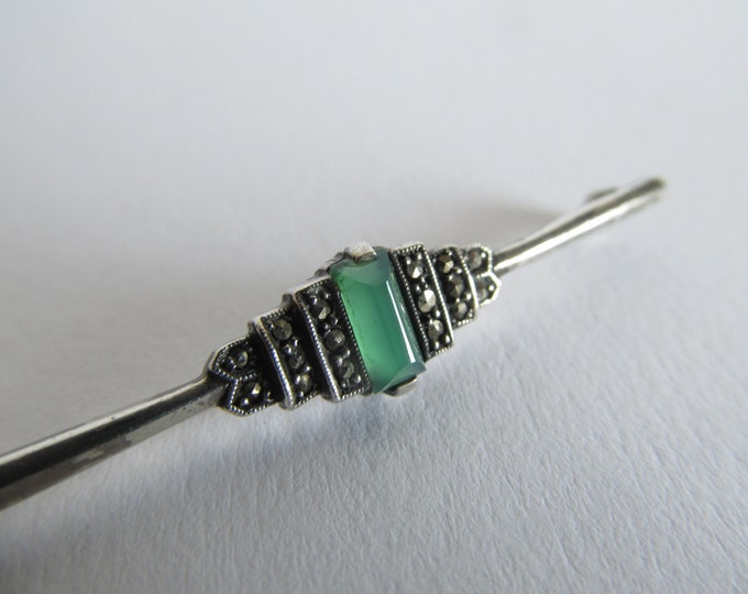 Art deco bar brooch, tie bar pin in sterling silver, marcasite and peking glass. Dainty vintage ladies brooch