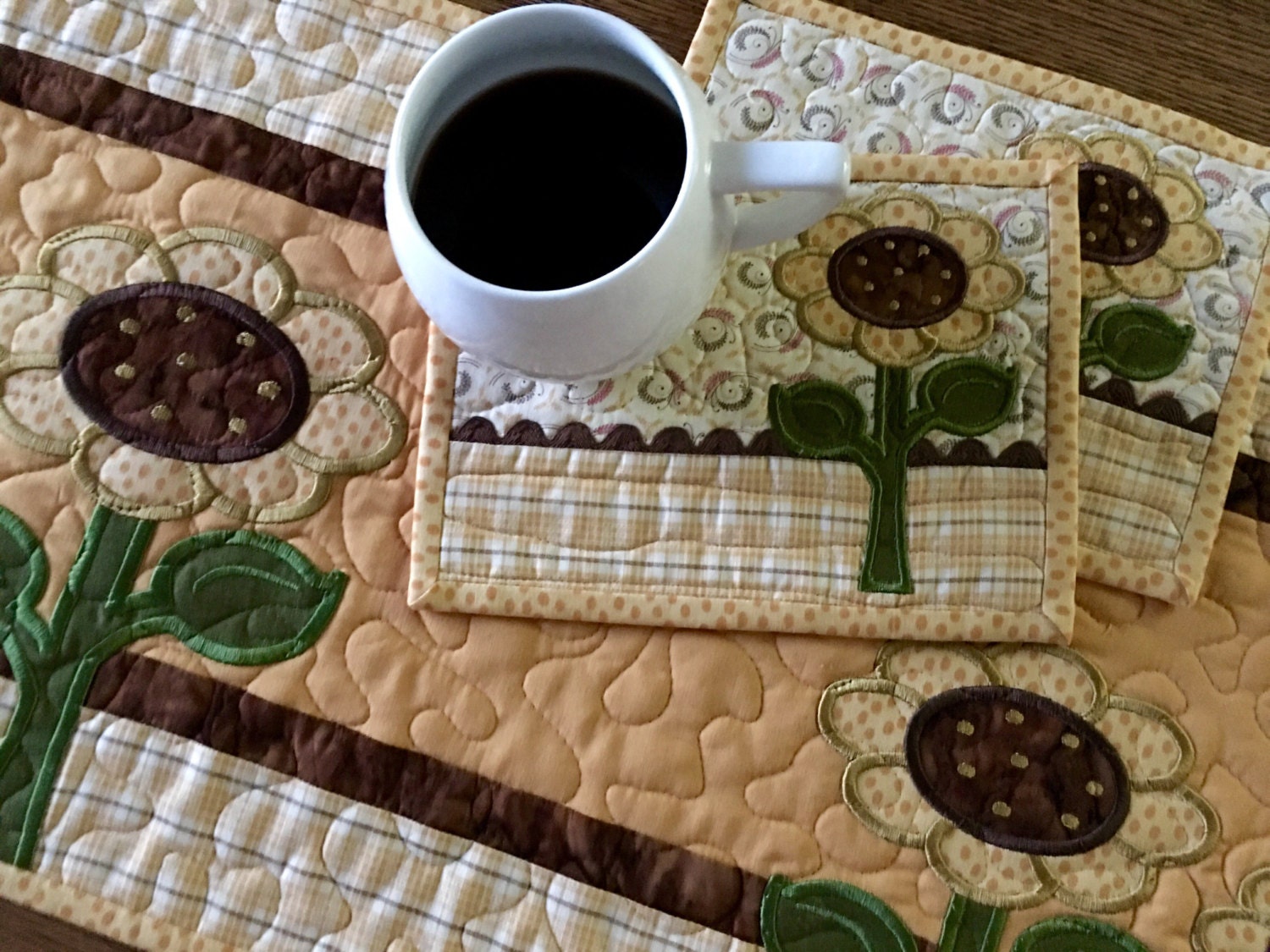 quilted-sunflower-mug-rugs-applique-design