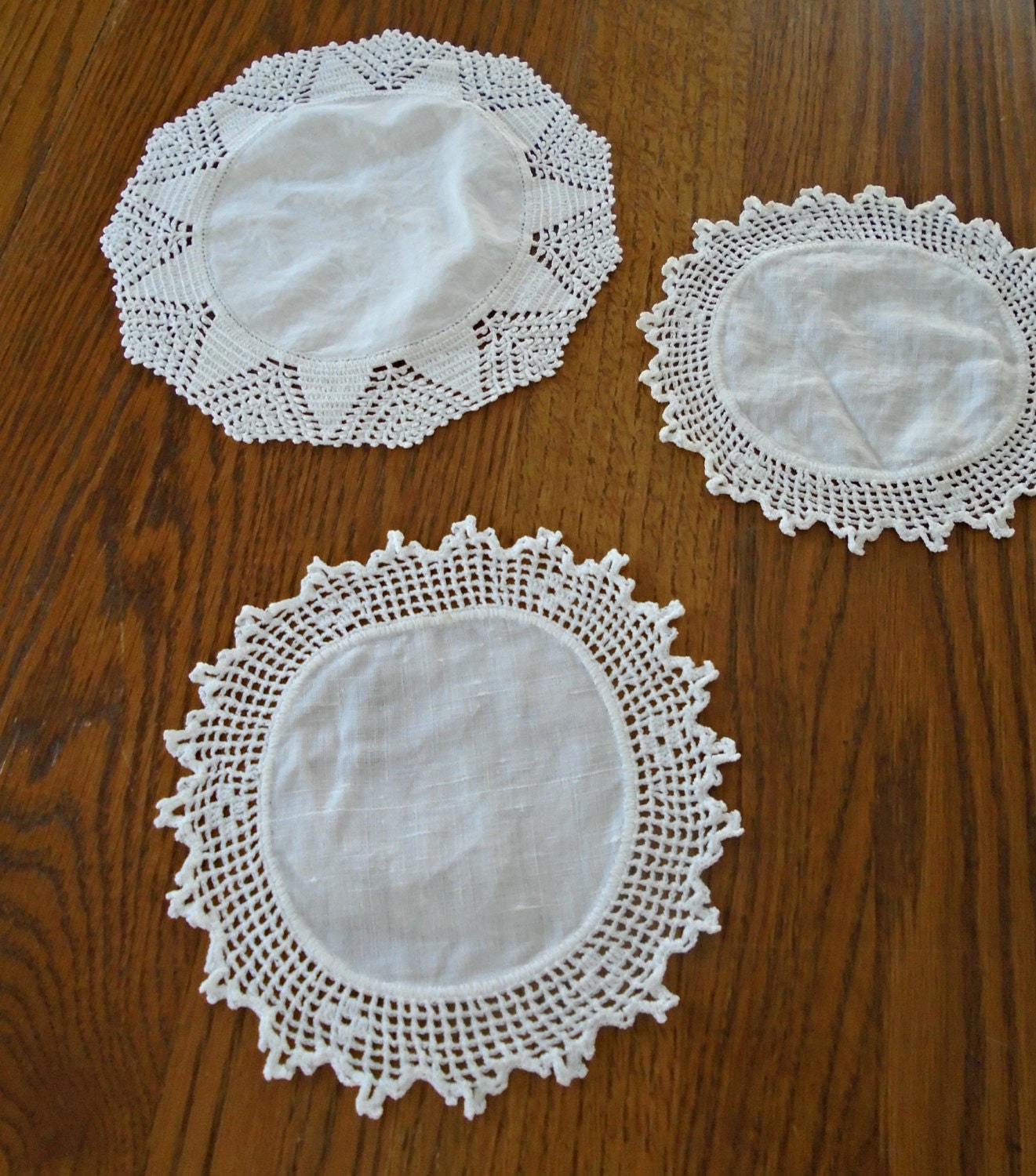 Cotton & Lace Doilies / White Vintage Doilies / Round Doilies
