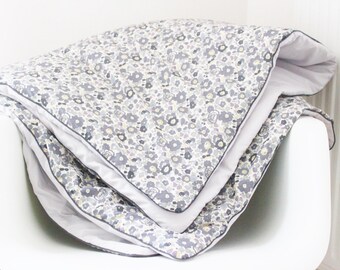 Couverture Enfant en Liberty Betsy Galet et gris clair - SUR COMMANDE