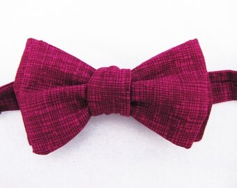 Men's Freestyle Bowtie - Magenta Crosshatch