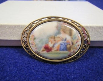 vintage Ornate metal Oval Cameo style Brooch or Pin :