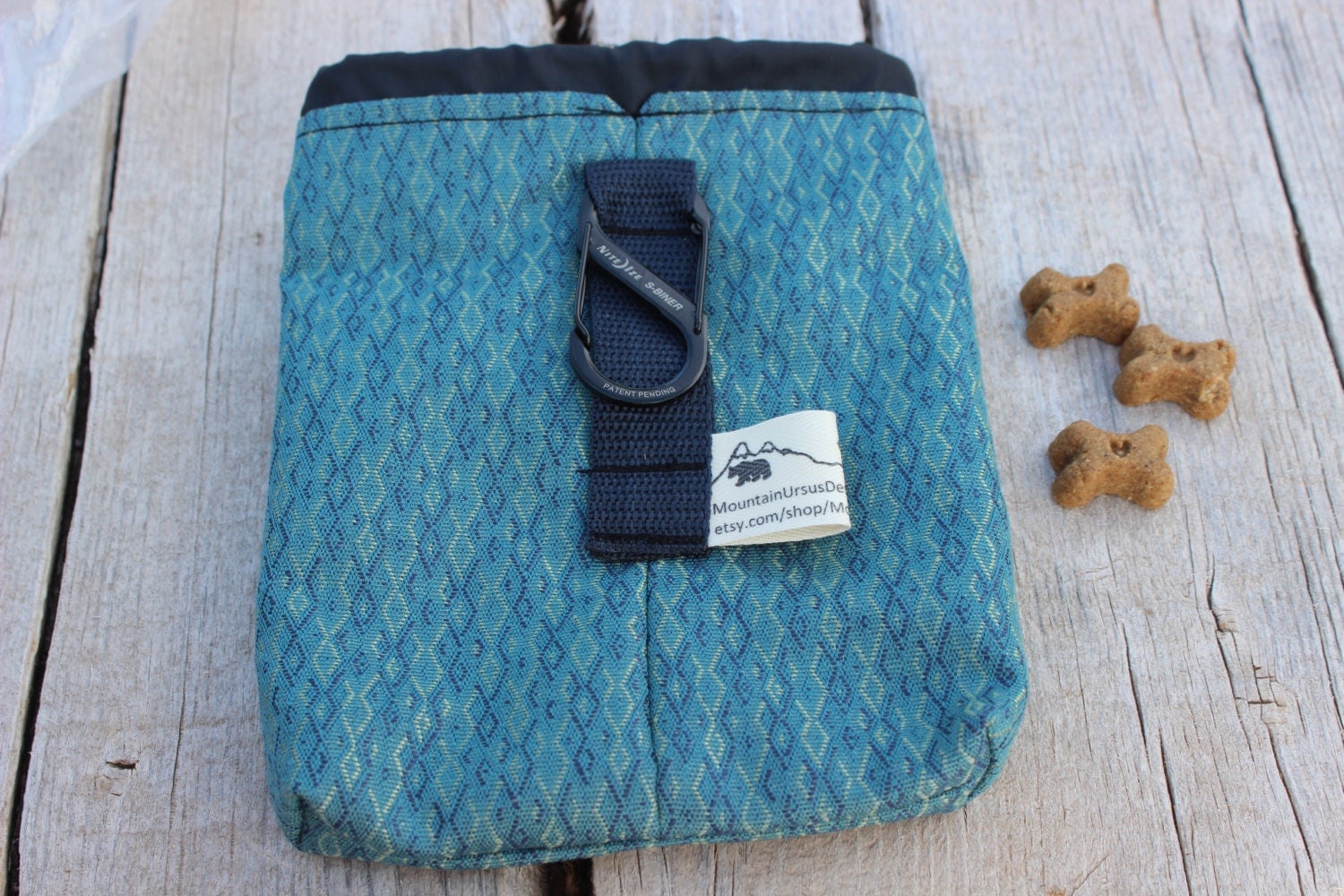 Dog Treat Training Pouch Bag Carabiner and Belt Loop Puppy