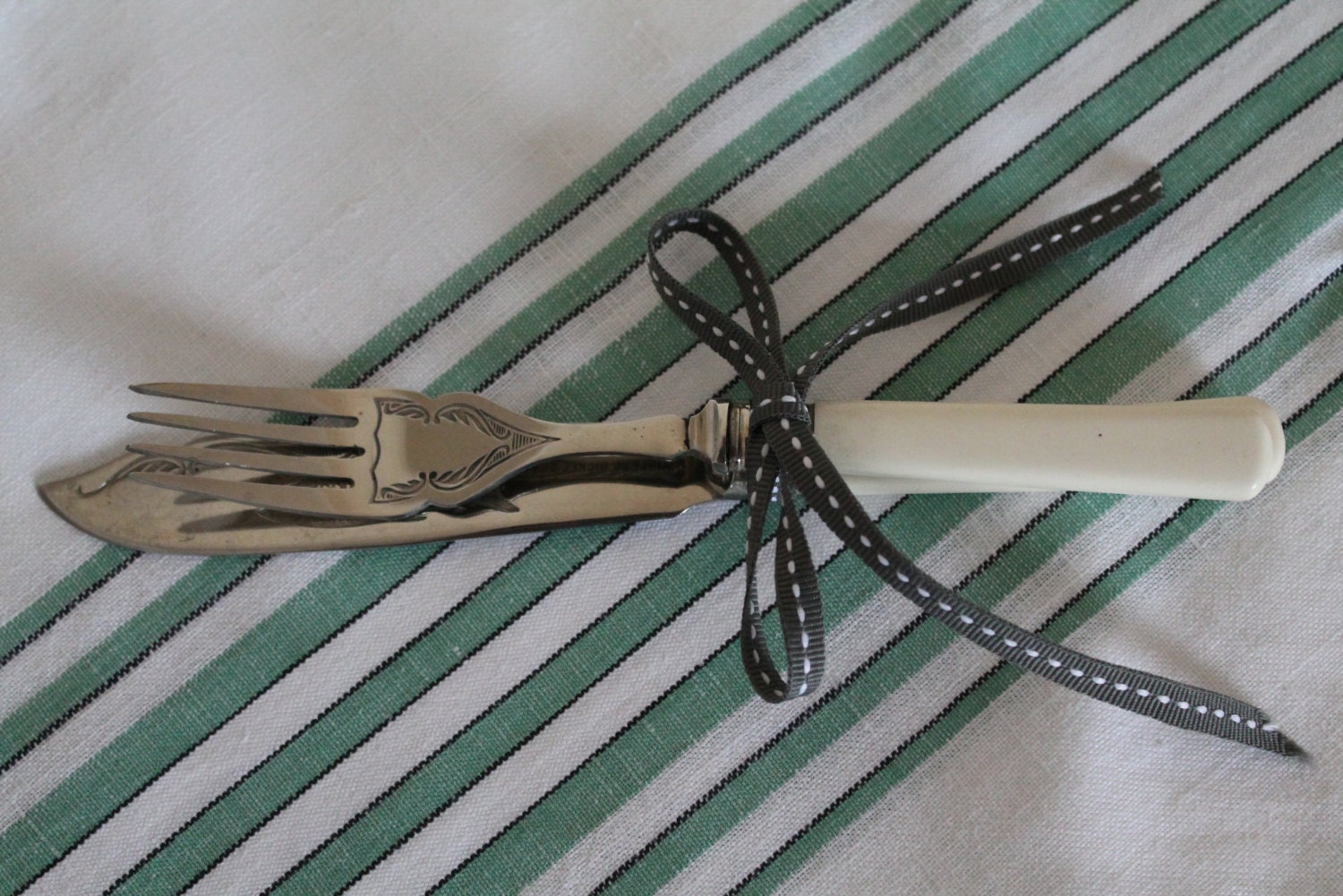 Fish Knife and Fork/Bone Handled/Victorian/ Haute Juice
