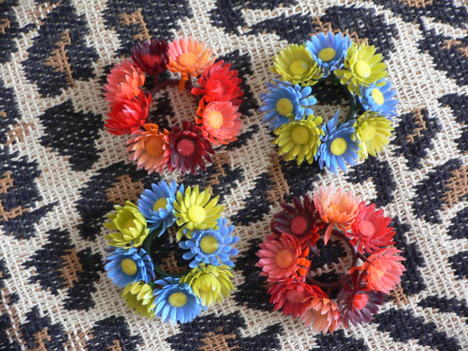 FREE SHIPPING Vintage Floral Plastic Taper Candle Rings