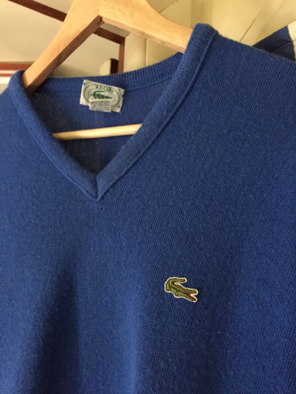 Sweater XL izod lacoste alligator V neck blue