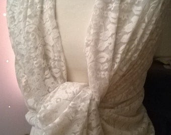 Great color lace shawl cream