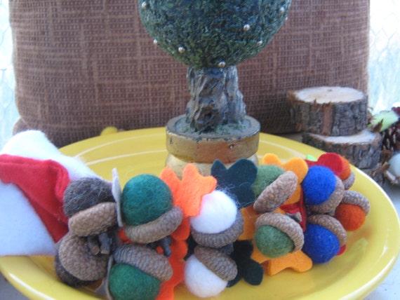 2 Felt acorn caps napkin rings, Christmas napkins, custom napkin rings decor, Christmas dinner, Christmas ornaments, winter napkin rings