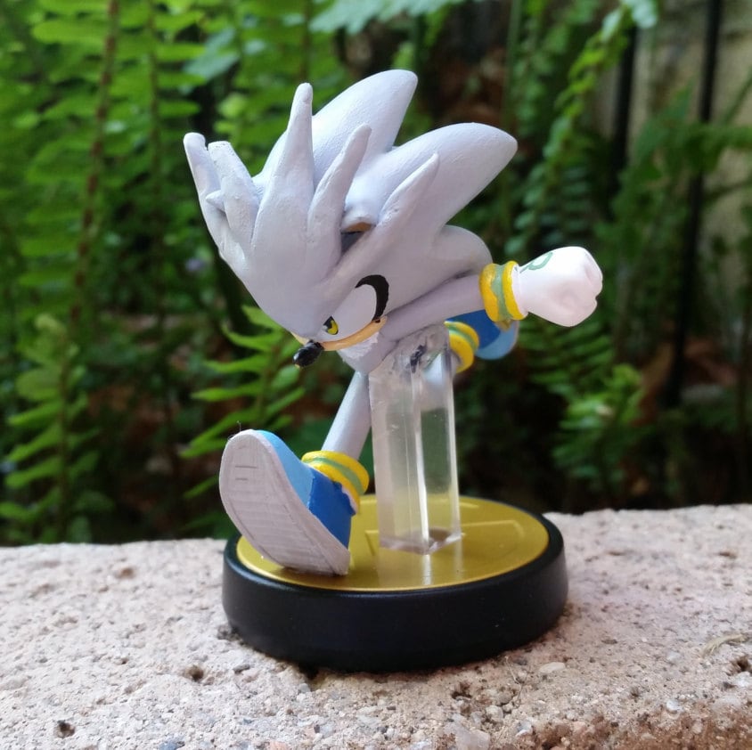 Amiibo Custom Shadow or Silver Sonic Sonic the Hedgehog